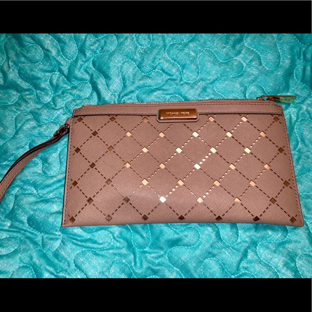Micheal Kors wristlet